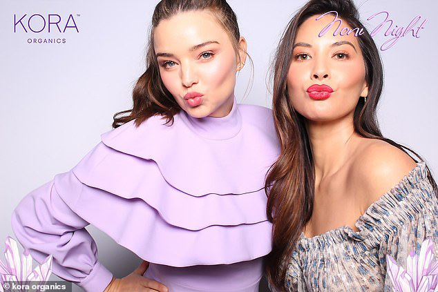 Dù diện váy sến rện nhưng Miranda Kerr vẫn đẹp lịm tim khiến dân tình ngắm không chớp mắt - Ảnh 4.