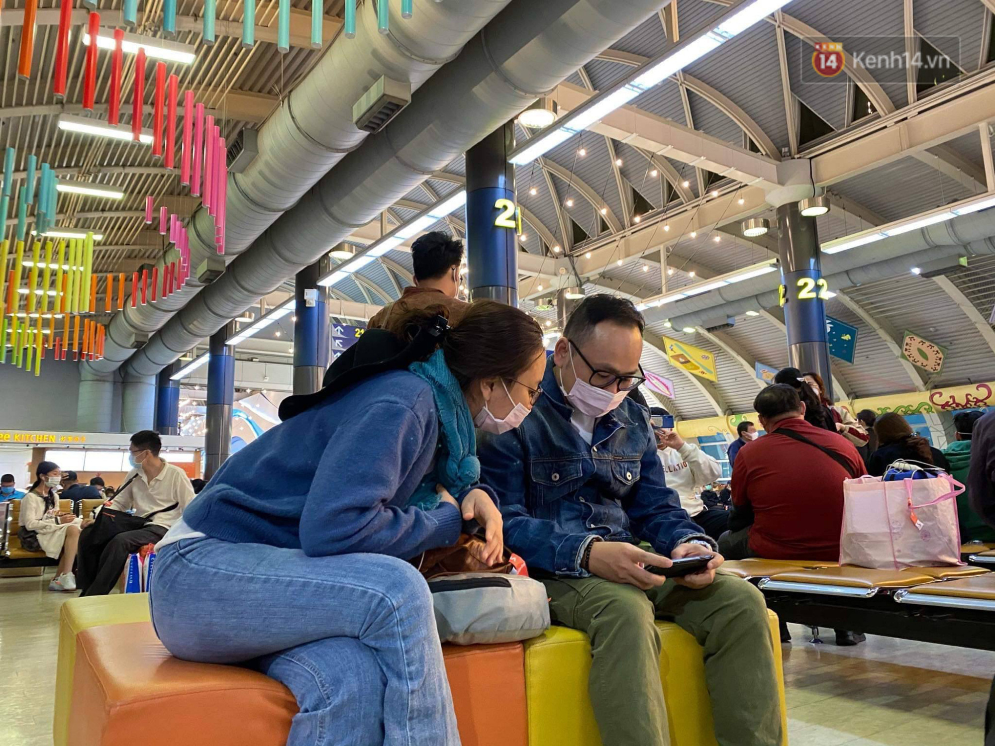 Cả trăm du khách Việt vật vờ ở sân bay Đài Loan từ sáng đến tối để chờ về nước trong mùa dịch virus corona - Ảnh 4.