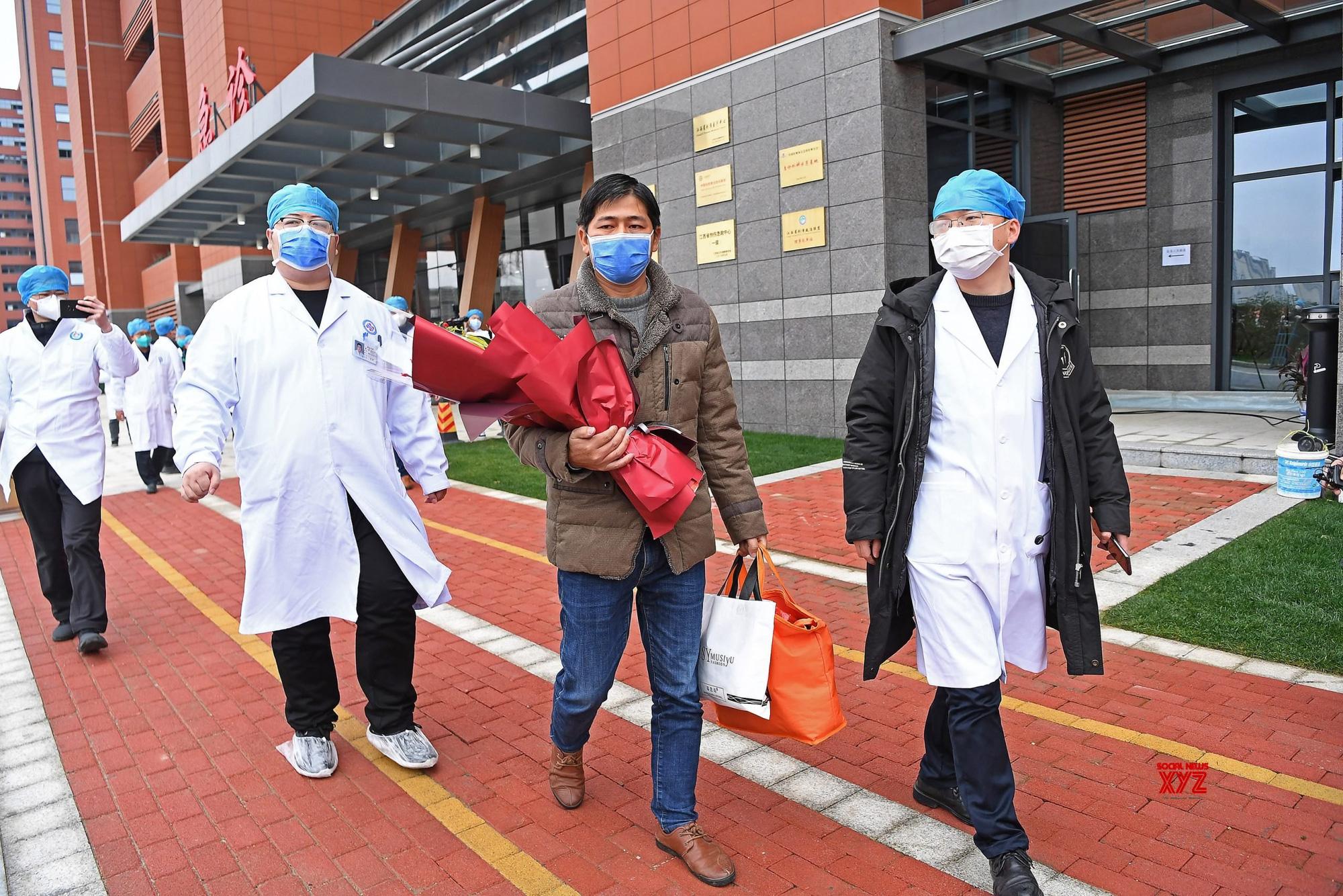Tin vui: Đã có hơn 300 người khỏi hoàn toàn virus corona, được xuất viện tại Trung Quốc - Ảnh 3.
