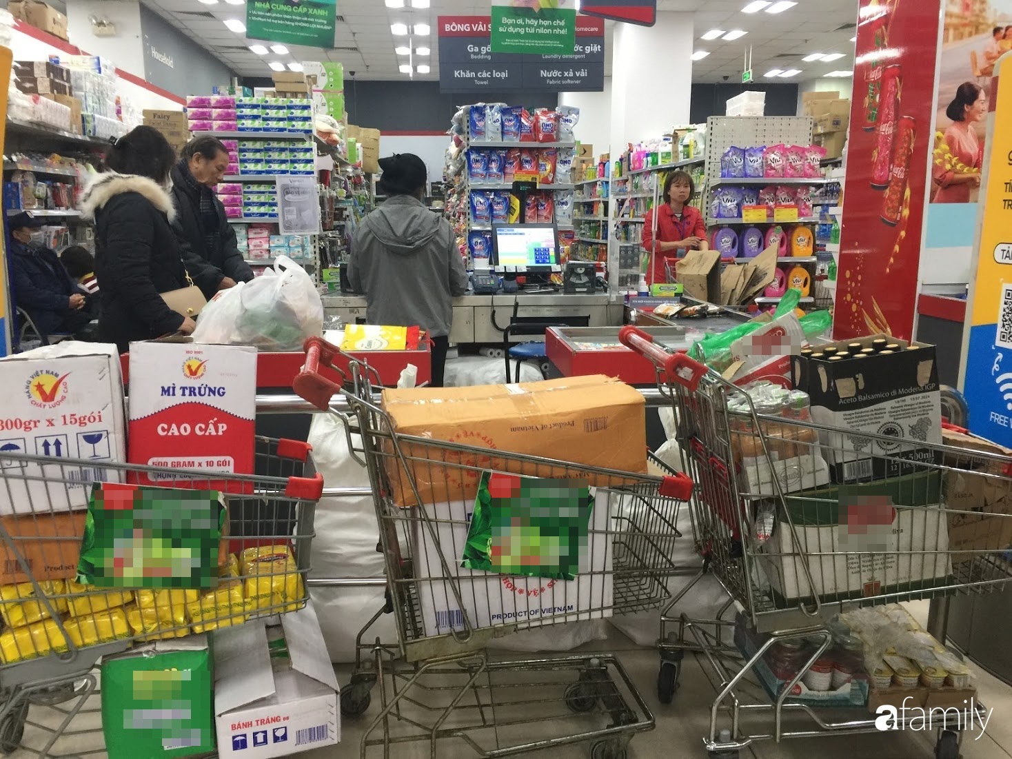 Công bố dịch virus Corona, hàng loạt siêu thị tại Hà Nội liên tục cháy hàng - Ảnh 11.