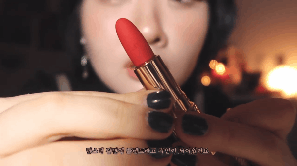 Review son của Yeri (Red Velvet): Vỏ xịn sò, son lì không khô nhưng có 1 màu son khác với ảnh quảng cáo - Ảnh 4. Review son của Yeri (Red Velvet): Vỏ xịn sò, son lì không khô nhưng có 1 màu son khác với ảnh quảng cáo - Ảnh 4.