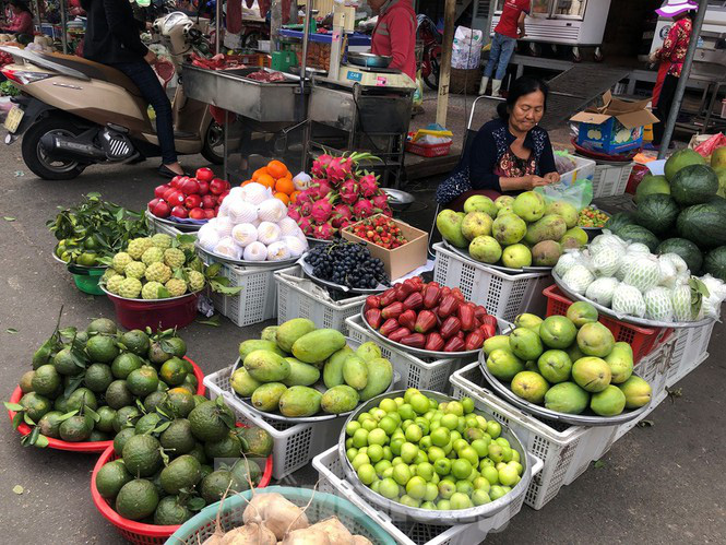 Trước 'bão' corona, cá lóc nướng vẫn đắt hàng ngày Thần Tài - Ảnh 1.