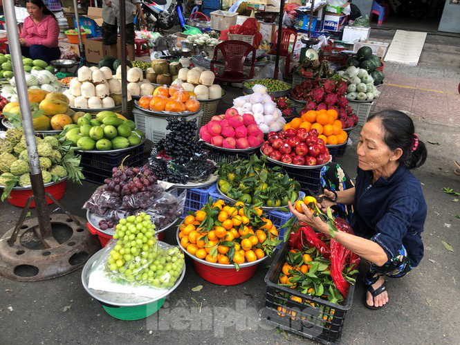 Trước 'bão' corona, cá lóc nướng vẫn đắt hàng ngày Thần Tài - Ảnh 2.