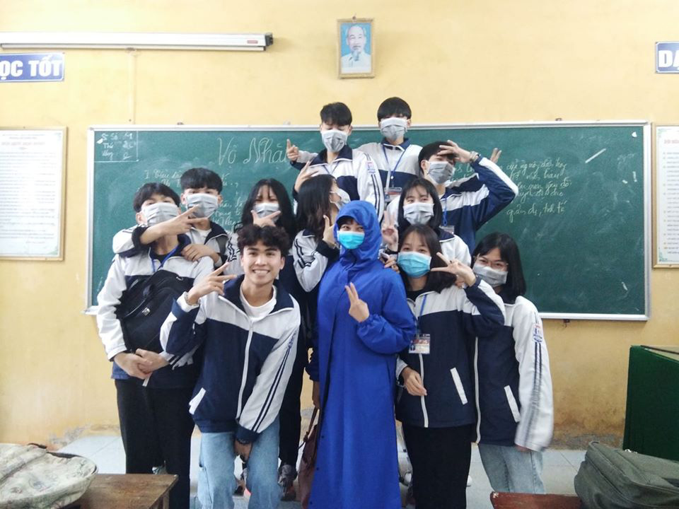 Chờ mãi chưa thấy địa phương cho nghỉ học, nam sinh đeo cả mặt nạ phòng độc đến lớp, một cô giáo có cách phòng virus Corona bá đạo hơn - Ảnh 5.