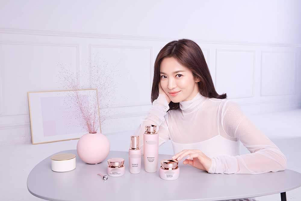 Hậu ly hôn, Song Hye Kyo ngày càng táo bạo, diện áo xuyên thấu gợi cảm hết nấc trong hình ảnh mới - Ảnh 1.