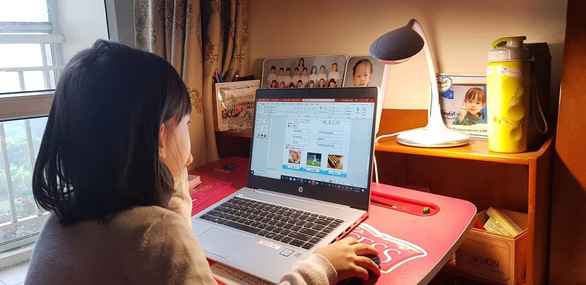 Sau khi cho học sinh nghỉ học để tránh virus Corona, nhiều trường học ở Hà Nội và TP. HCM chuyển sang giảng dạy online  - Ảnh 6.