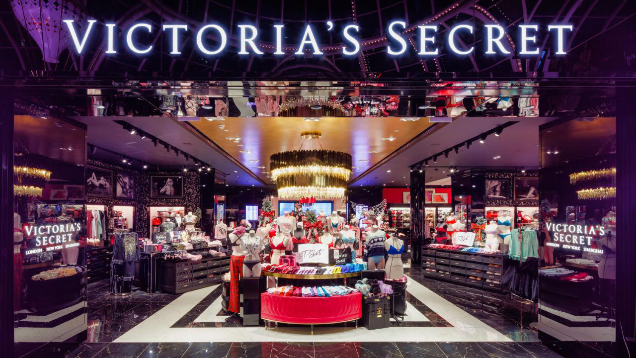Scandal bủa vây, kinh doanh ế ẩm, thương hiệu nội y Victorias Secret có khả năng sẽ bị bán tống bán tháo - Ảnh 2.