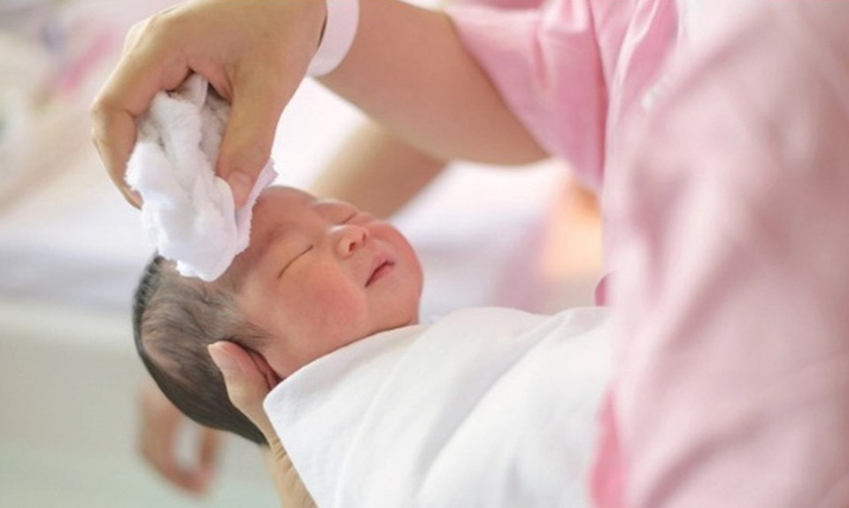 Không phải lau mát, đây mới là việc mẹ cần làm khi phát hiện con bị sốt theo khuyến cáo của bác sĩ Nhi - Ảnh 5. Không phải lau mát, đây mới là việc mẹ cần làm khi phát hiện con bị sốt theo khuyến cáo của bác sĩ Nhi - Ảnh 5.