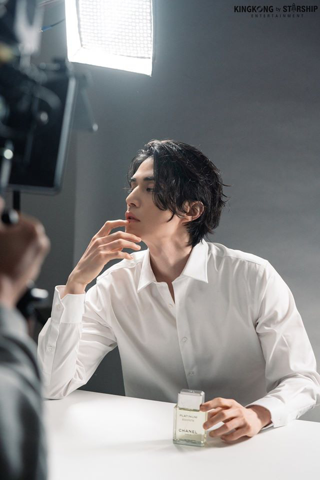 Hé lộ loạt ảnh hậu trường đẹp trai hết phần thiên hạ của &quot;thần chết U40&quot; Lee Dong Wook - Ảnh 5.