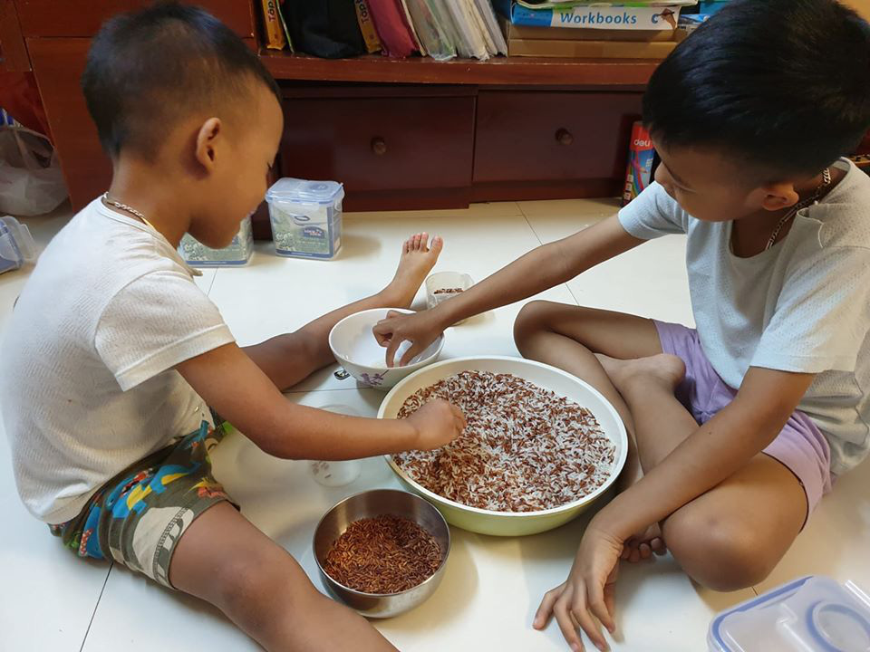 Con nghỉ học để tránh dịch corona, mẹ trẻ ở Hà Nội chia sẻ cách &quot;giết thời gian&quot; của con cực hay được mọi người hưởng ứng - Ảnh 4.