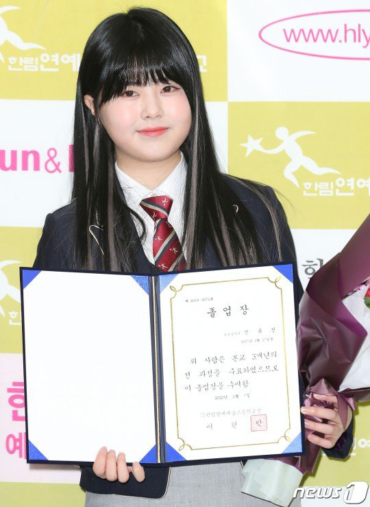 Lễ tốt nghiệp tại trường học nghệ thuật danh giá bậc nhất Hàn Quốc: Hội tụ dàn thần tượng đình đám - Ảnh 10.
