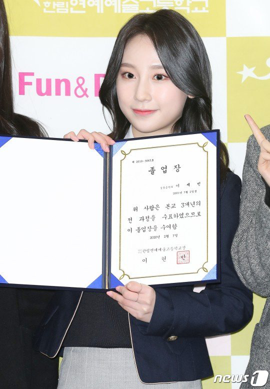 Lễ tốt nghiệp tại trường học nghệ thuật danh giá bậc nhất Hàn Quốc: Hội tụ dàn thần tượng đình đám - Ảnh 14.