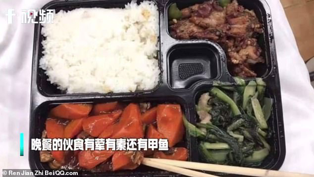 Bên trong bệnh viện dã chiến tại tâm dịch Vũ Hán: Bữa ăn của bệnh nhân chứa thịt động vật đặc biệt bổ dưỡng - Ảnh 1.