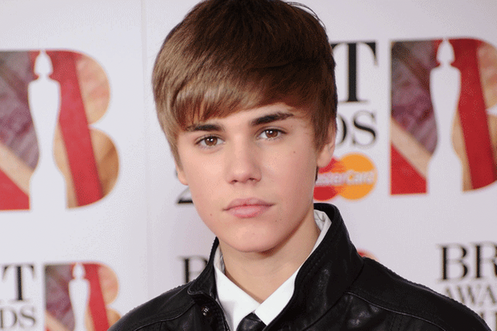 Tuổi 26 sống cùng bệnh tật của Justin Bieber: Đứa trẻ tài năng bị ép trưởng thành sớm và tình yêu đầy day dứt mang tên Selena Gomez - Ảnh 5.