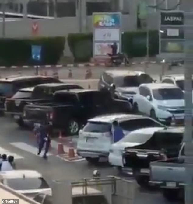 Thái Lan: Binh sĩ livestream cảnh thảm sát đồng đội, 12 người thiệt mạng - Ảnh 4.