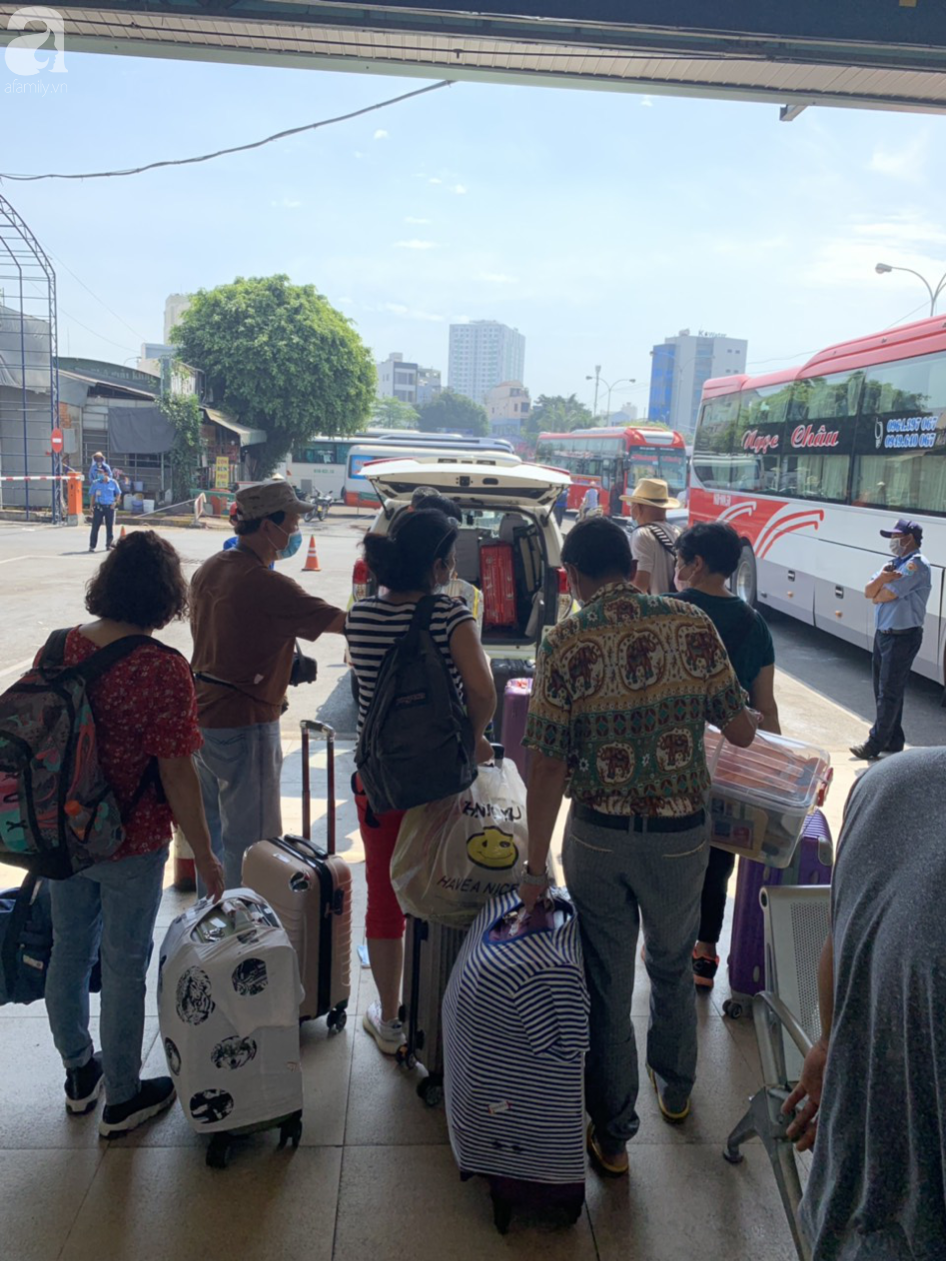 TP.HCM: Khách sạn từ chối tiếp nhận, bến xe miền Đông cấp phòng ở tạm cho 10 người Trung Quốc chờ đi Campuchia - Ảnh 2.