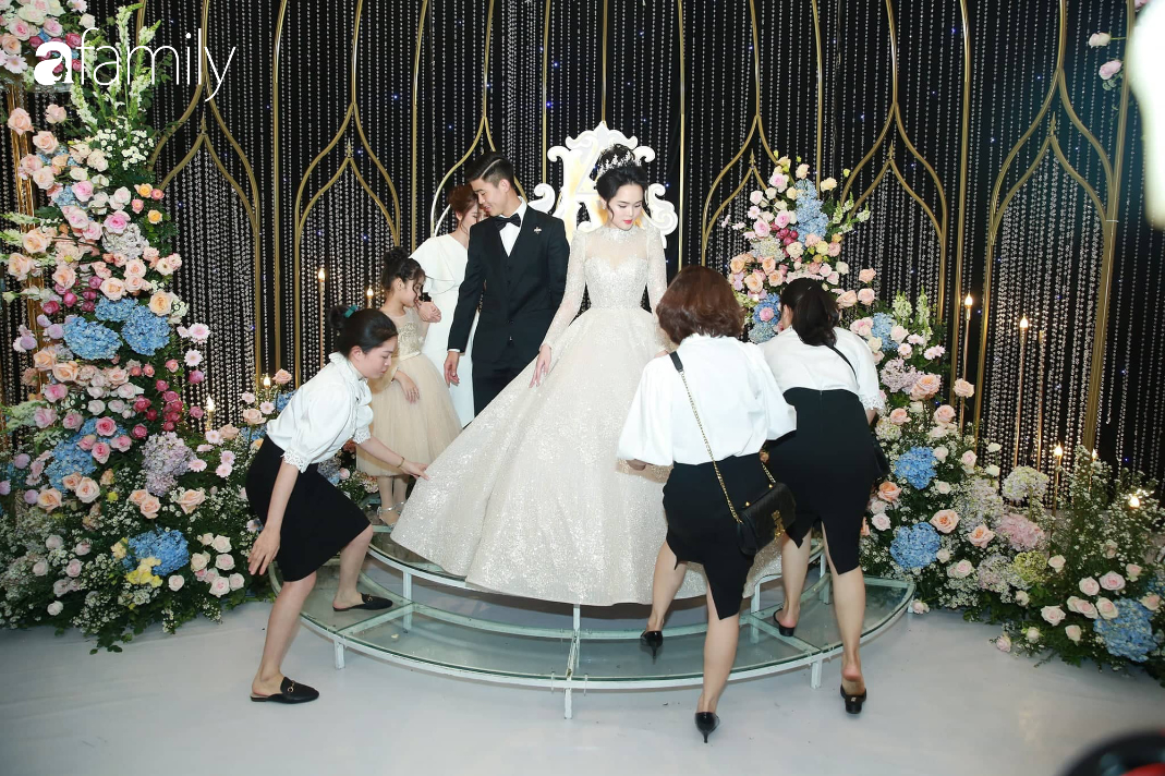 Cận cảnh chiếc váy cưới đẹp từng milimet của cô dâu Quỳnh Anh do NTK Phương  Linh thiết kế · SaoStyle