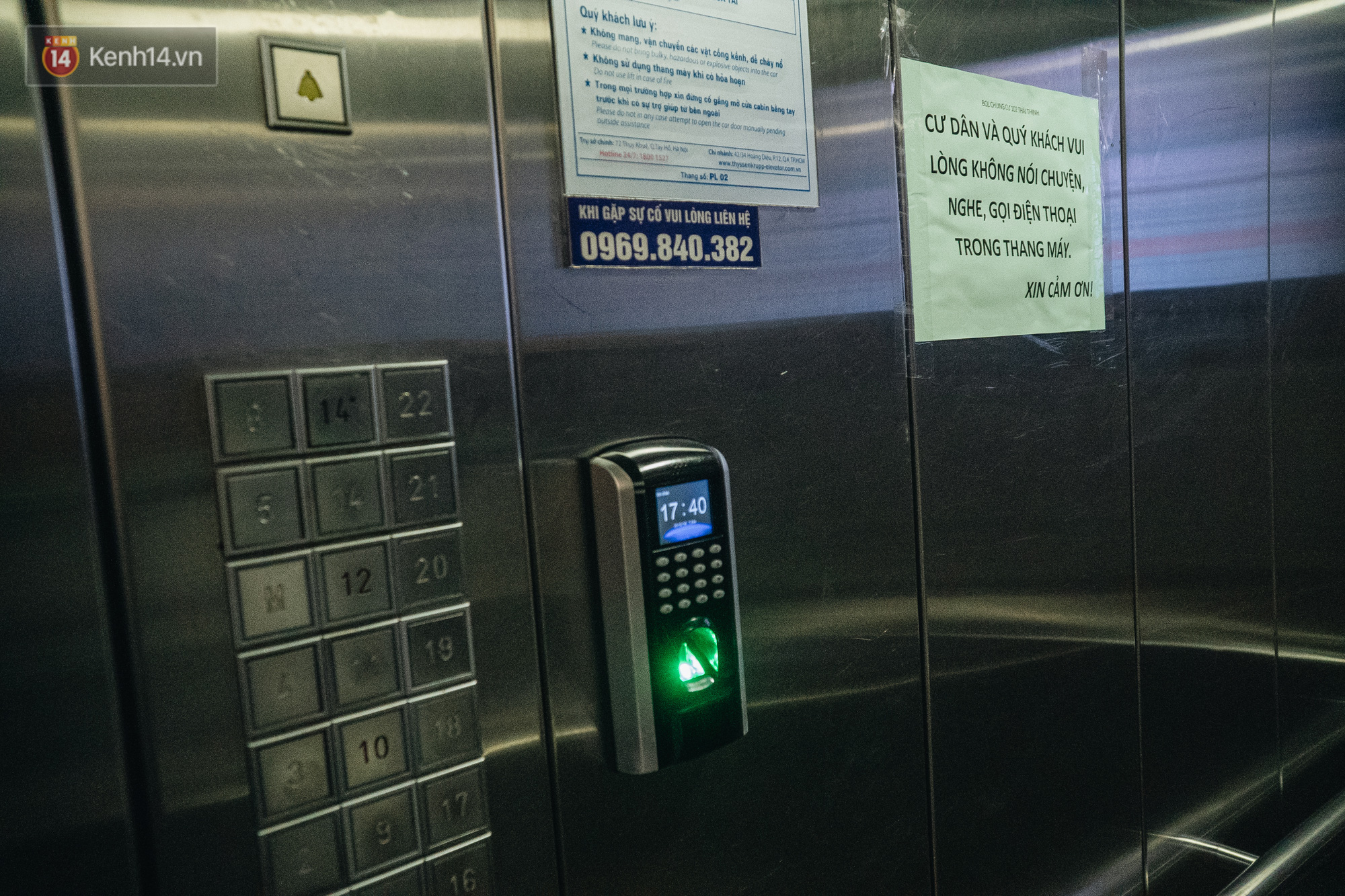 Bọc nylon nút bấm thang máy, yêu cầu cư dân không nói chuyện hay nghe điện thoại trong thang máy đề phòng virus Corona - Ảnh 6.
