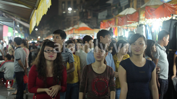 Chợ đêm Đồng Xuân: Chưa mang màu sắc riêng của chợ du lịch