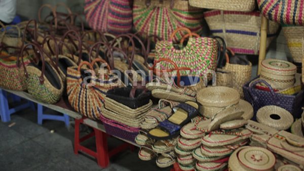 Chợ đêm Đồng Xuân: Chưa mang màu sắc riêng của chợ du lịch