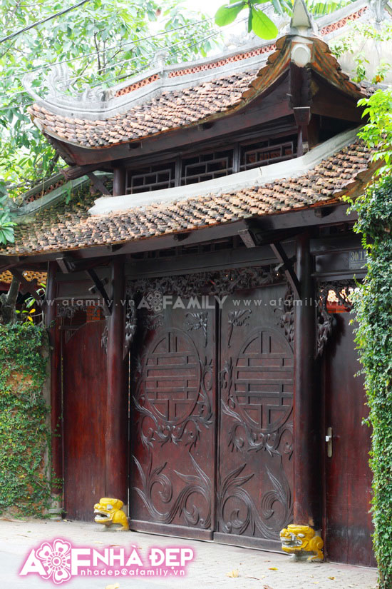 Ngắm những cánh cổng gỗ và tường đá đẹp ở Sài Thành