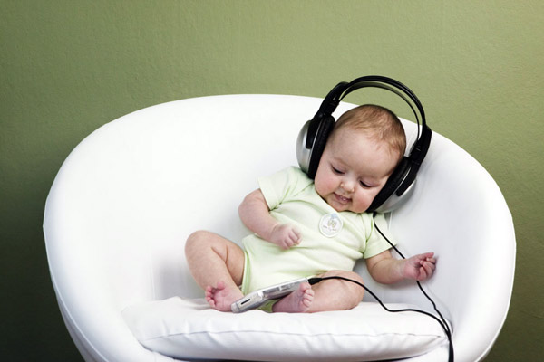 Biểu hiện bất thường về thính giác của trẻ 1 - 3 tuổi