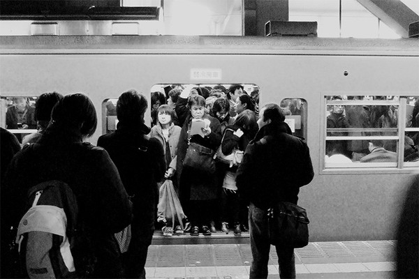 crowded-train1-00371