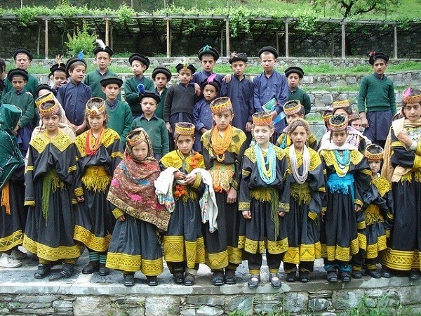 D&ugrave; kh&ocirc;ng mang DNA của người ch&acirc;u &Acirc;u nhưng rất kh&oacute; để ph&acirc;n biệt người Kalasha với những người Nga, Ph&aacute;p, Mỹ&hellip;