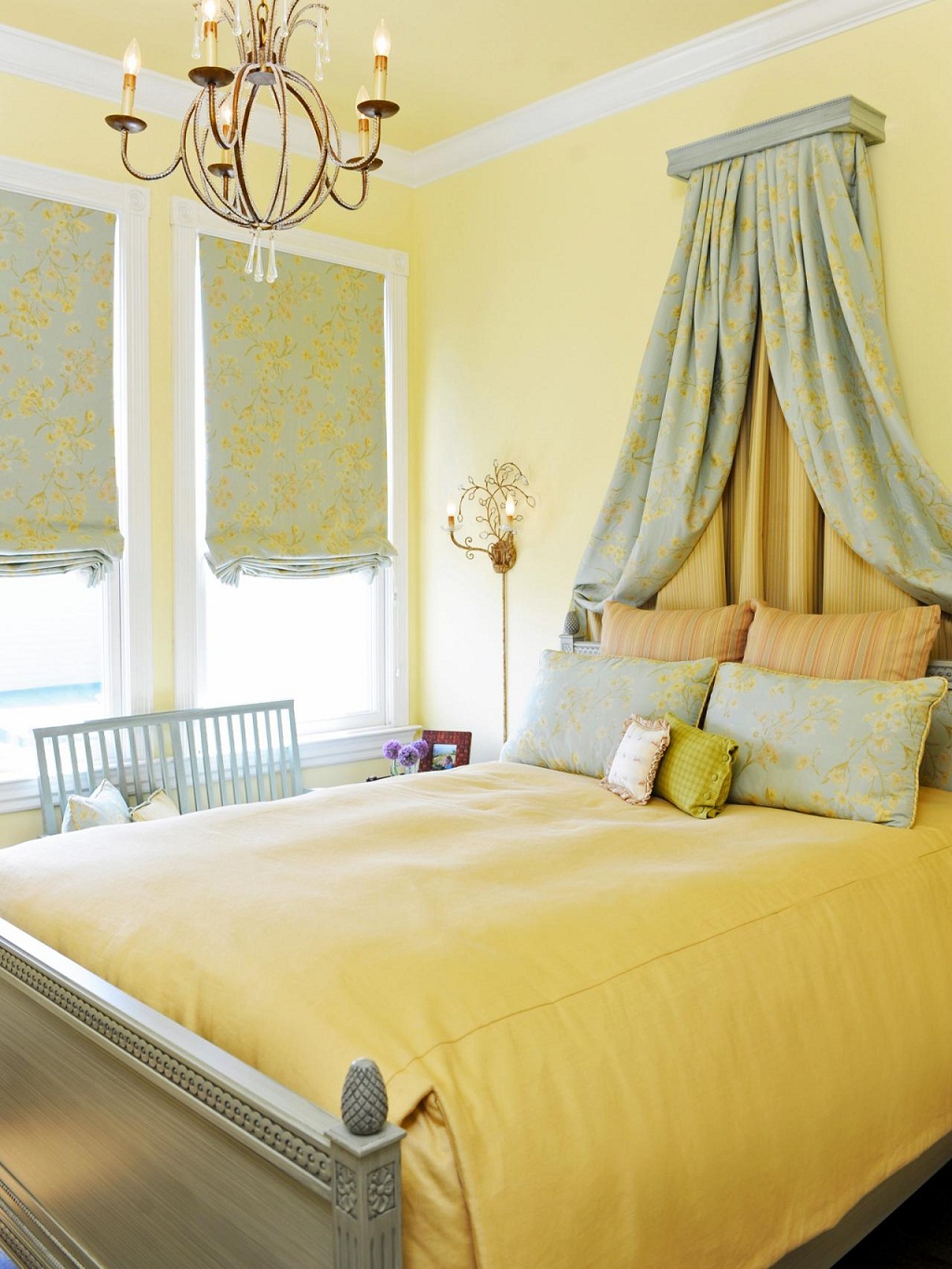 Trang trí phòng ngủ với sắc vàng ấm áp mang lại sự thư giãn tuyệt đối