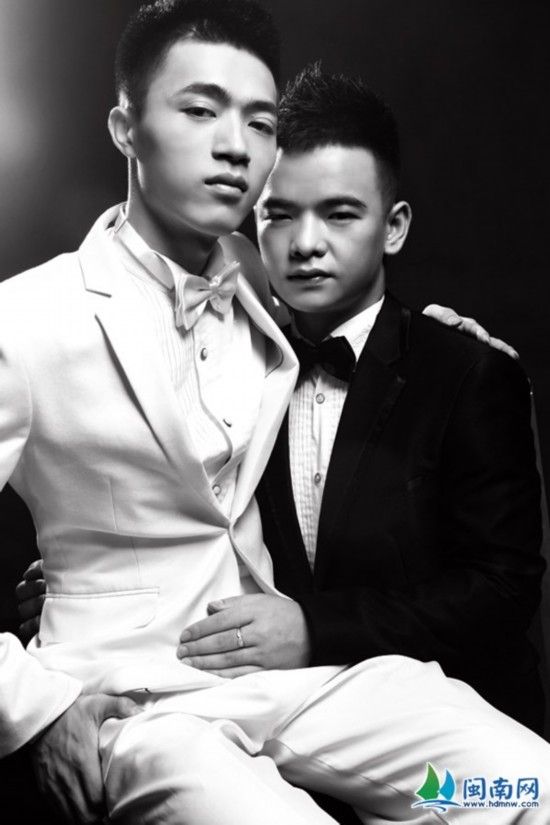 Đám cưới đồng tính nam gây sốc cả Trung Quốc