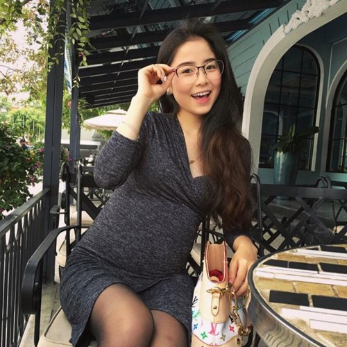 Bụng bầu vượt mặt, hot girl Việt vẫn tự tin khoe dáng với đồ sexy - Ảnh 8.