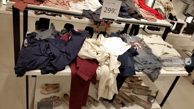 Gần đến giờ đóng cửa, store Zara Việt Nam vẫn đông nghịt, từng hàng dài chờ thanh toán hóa đơn cả chục triệu - Ảnh 13.