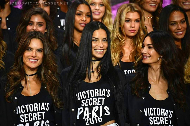 Dàn mẫu Victorias Secret đổ bộ sân khấu để tổng duyệt show, bật mí concept makeup và làm tóc - Ảnh 6.