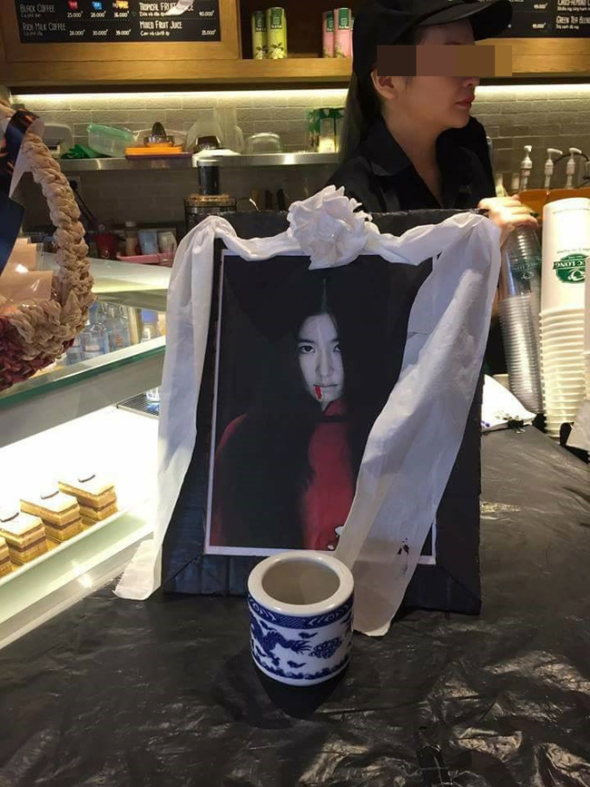 Phẫn nộ với ảnh bà bầu Lâm Tâm Như bỗng dưng lên bàn thờ trong quán cà phê ở Việt Nam - Ảnh 2.