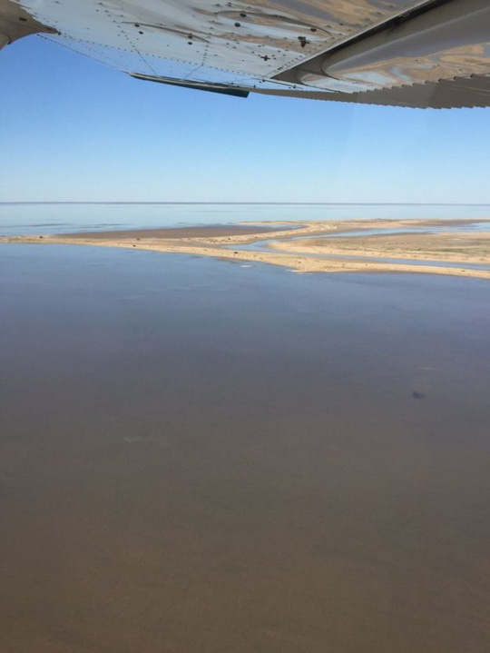 Hình ảnh hồ nước lớn nhất Úc chụp từ trên máy bay. Ảnh: Trevor Wright