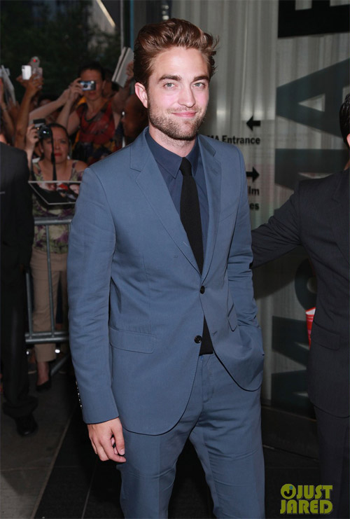 Robert Pattinson lộ diện sau khi bị 