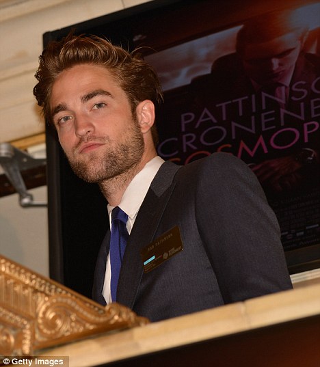 Fan nữ đổ xô ra đường vì Robert Pattinson
