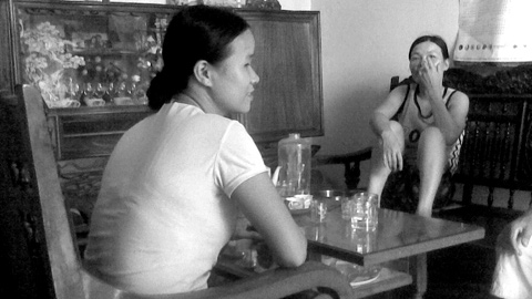 Su&yacute;t chết v&igrave;... con kh&ocirc;ng giống chồng