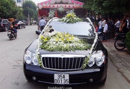 D&agrave;n xe sang gần trăm tỷ đi rước d&acirc;u ở Ninh B&igrave;nh