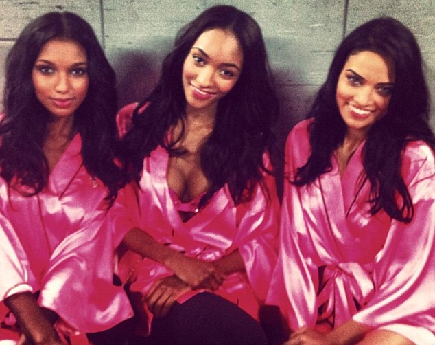 Cận cảnh hậu trường show diễn Victoria's Secret  16