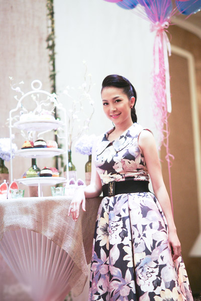 Linh Nga lần đầu khoe công chúa nhỏ ở Hà Nội 5