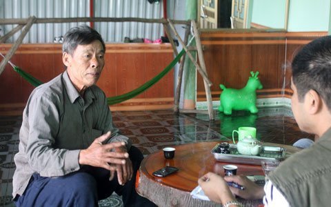 Nữ hộ sinh bận chơi b&oacute;ng chuyền, song thai tử vong 1