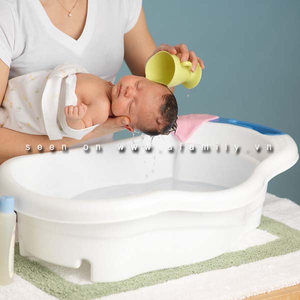 Những lưu ý khi tắm cho bé ngày đầu tiên khi ra đời - ảnh 2