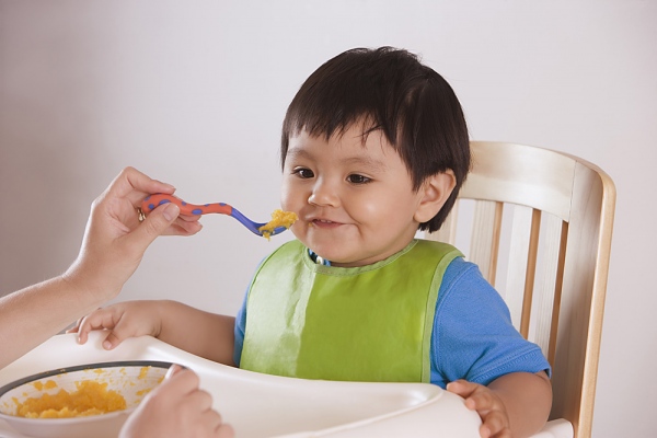 Chế độ ăn cho b&eacute; từ 1 - 2 tuổi