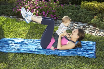 10 động t&aacute;c thể dục vui c&ugrave;ng b&eacute; 9