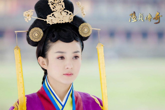 Triệu Lệ Dĩnh là cái tên đã quá quen thuộc đối với khán giả Trung Quốc và cả Việt Nam. Nữ diễn viên sinh năm 1987 bắt đầu nổi tiếng sau khi đóng vai nữ chính trong bộ phim Lục Trinh truyền kỳ (2013) của Vu Chính.