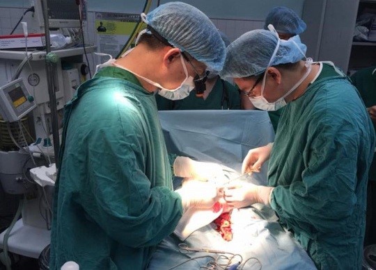 hình ảnh 1 Chu ruot cat dut duong vat be trai 3 tuoi hinh anh 1