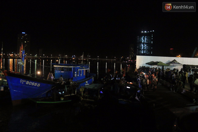 Trắng đêm tìm kiếm nạn nhân mất tích trong vụ lật tàu chui giữa sông Hàn - Ảnh 6.