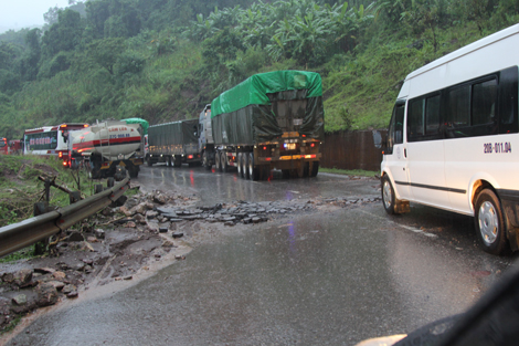 son la: mua lu cuon chet bi thu chi bo ban pha thong hinh anh 4