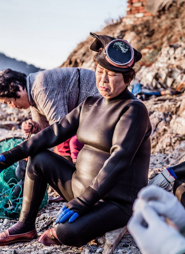 Gặp gỡ những nàng tiên cá 70 tuổi cuối cùng của Hàn Quốc - Ảnh 8.